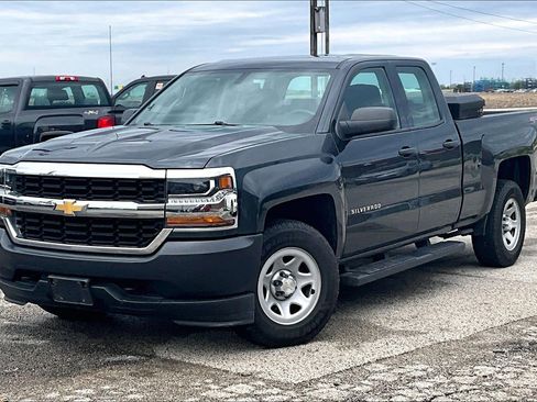 Used 2017 Chevrolet Silverado 1500 W/T w/ Trailering Package image 6