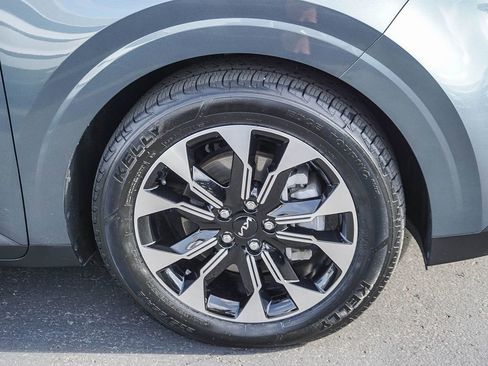 Used 2024 Kia Carnival EX FWD image 10