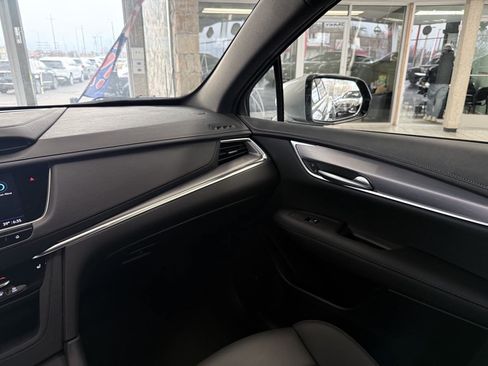 Used 2025 Cadillac XT5 Luxury w/ LPO, Floor Liner Package FWD image 41