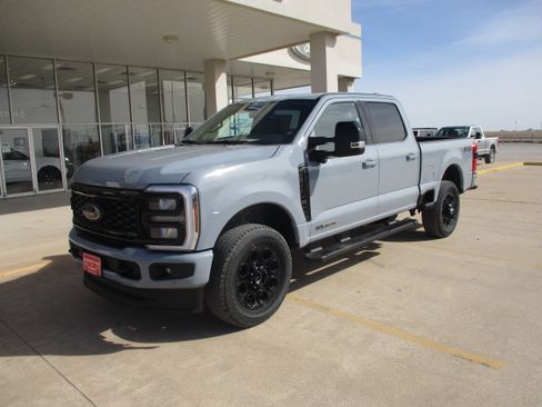 New 2026 Ford F250 Lariat w/ Black Appearance Package image 9
