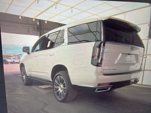 Used 2022 Cadillac Escalade Premium Luxury w/ Performance Package image 4