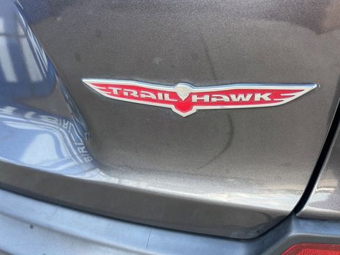 Used 2022 Jeep Cherokee Trailhawk image 5