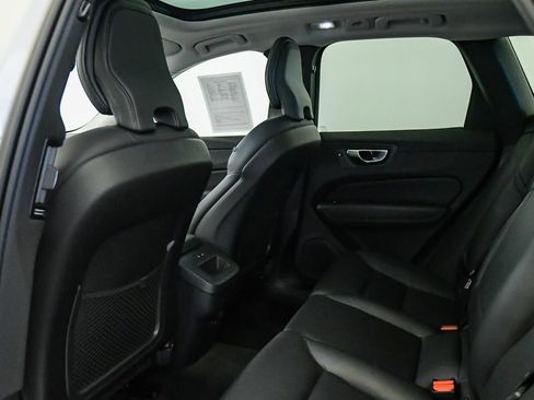 Certified 2025 Volvo XC60 B5 Core AWD/4WD image 19