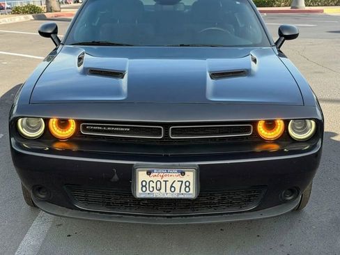 Used 2017 Dodge Challenger SXT image 4