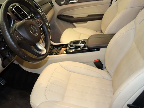 Used 2019 Mercedes-Benz GLE 400 4MATIC image 2