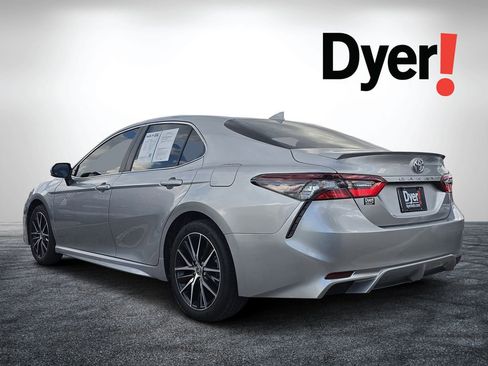 Used 2024 Toyota Camry SE image 6