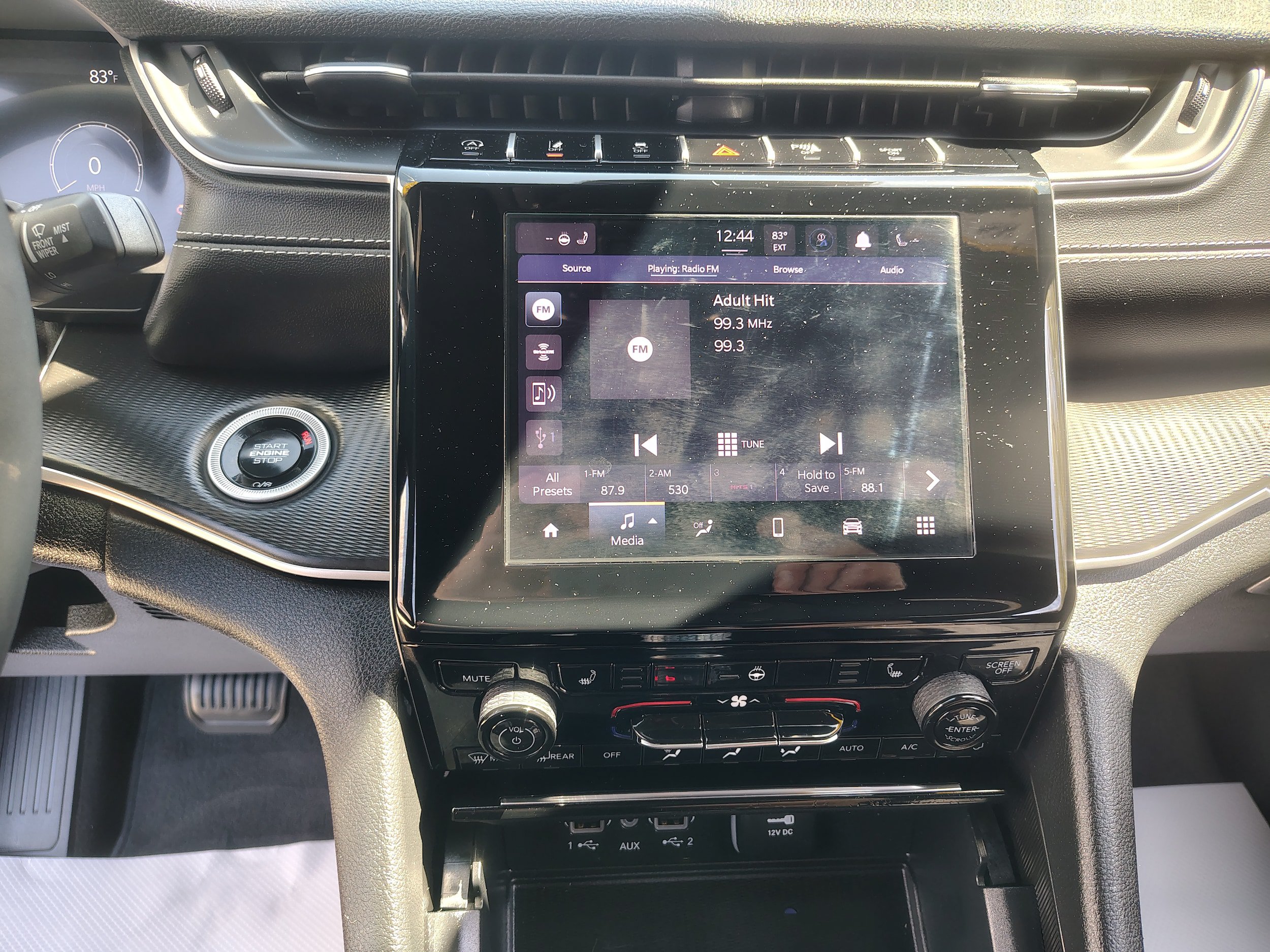 Certified 2025 Jeep Grand Cherokee Altitude AWD/4WD image 36