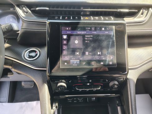 Certified 2025 Jeep Grand Cherokee Altitude image 36