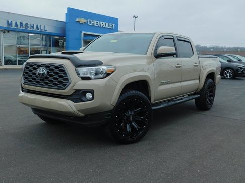 Used 2020 Toyota Tacoma 4x4 Double Cab image 2