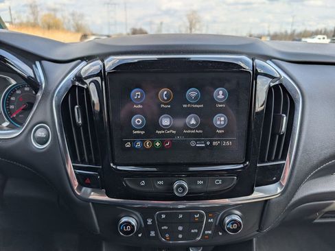 Used 2023 Chevrolet Traverse LT w/ Rear Camera Mirror Package image 16