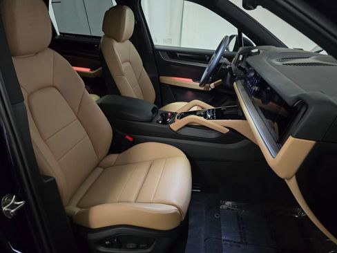 Certified 2026 Porsche Cayenne AWD/4WD image 27