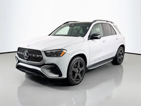 Used 2025 Mercedes-Benz GLE 450 4MATIC w/ AMG Line Exterior image 3