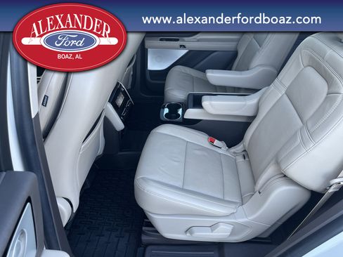 Used 2022 Lincoln Aviator Reserve w/ Equipment Group 201A image 11