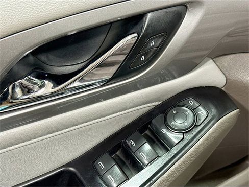 Used 2019 Chevrolet Traverse LT w/ LPO, Black Accent Package image 19