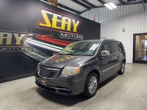 Used 2015 Chrysler Town & Country Touring-L w/ Driver Convenience Group image 1