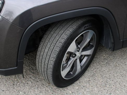 Used 2020 Jeep Cherokee Limited image 41