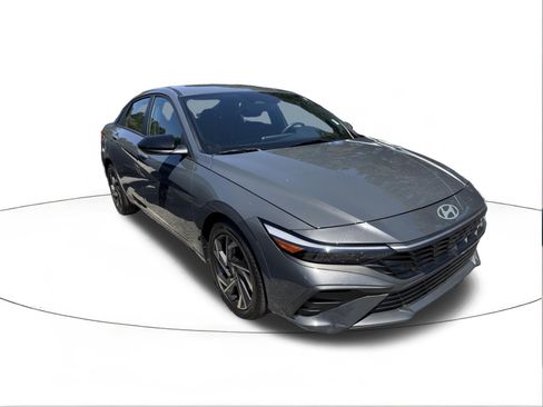 Used 2025 Hyundai Elantra Sport FWD image 1