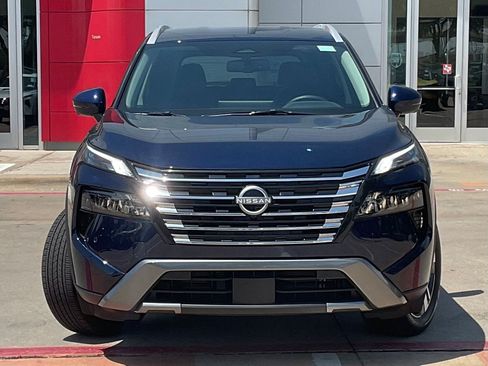 Used 2025 Nissan Rogue SV FWD image 2