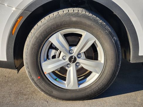 New 2026 Kia Sorento LX image 7