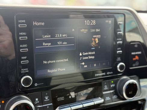 Used 2021 Toyota Highlander XLE AWD/4WD image 16