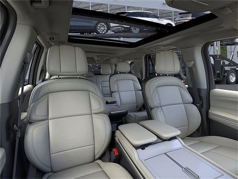 New 2026 Lincoln Navigator L Reserve AWD/4WD image 10