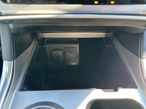 Used 2021 Ford Explorer XLT w/ Equipment Group 202A image 18