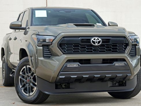 Used 2024 Toyota Tacoma TRD Sport RWD image 4