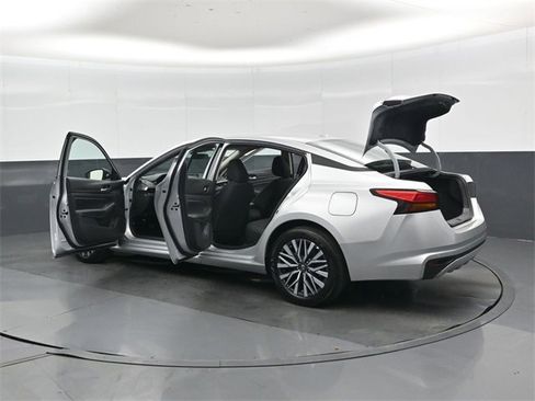 Used 2025 Nissan Altima 2.5 SV image 47