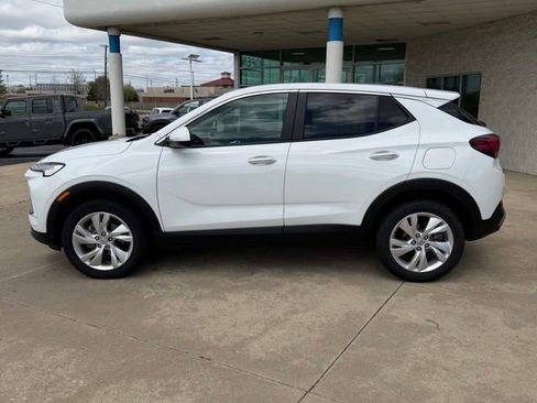 Used 2024 Buick Encore GX Preferred w/ Comfort Package AWD/4WD image 2