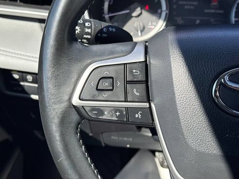 Used 2023 Toyota Highlander XLE FWD image 28