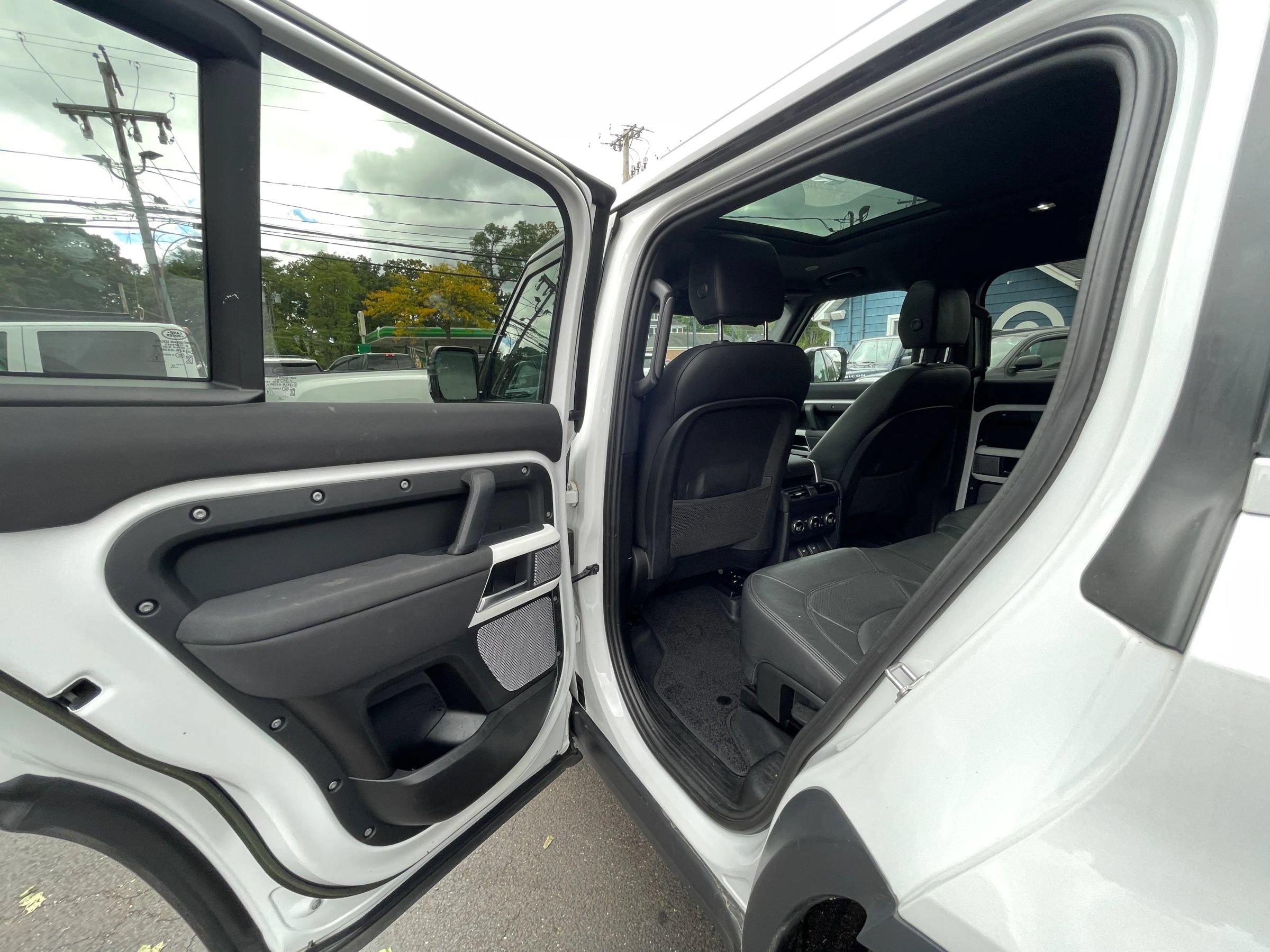 Used 2023 Land Rover Defender 130 SE AWD/4WD image 15