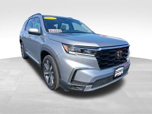 Used 2023 Honda Pilot Touring image 4
