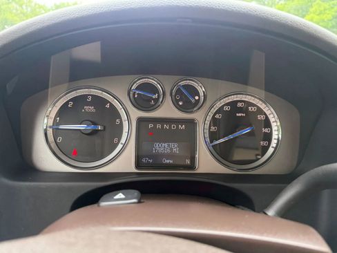 Used 2013 Cadillac Escalade Luxury RWD image 22