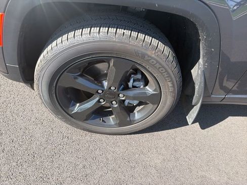 Used 2022 Jeep Grand Cherokee L Laredo image 3