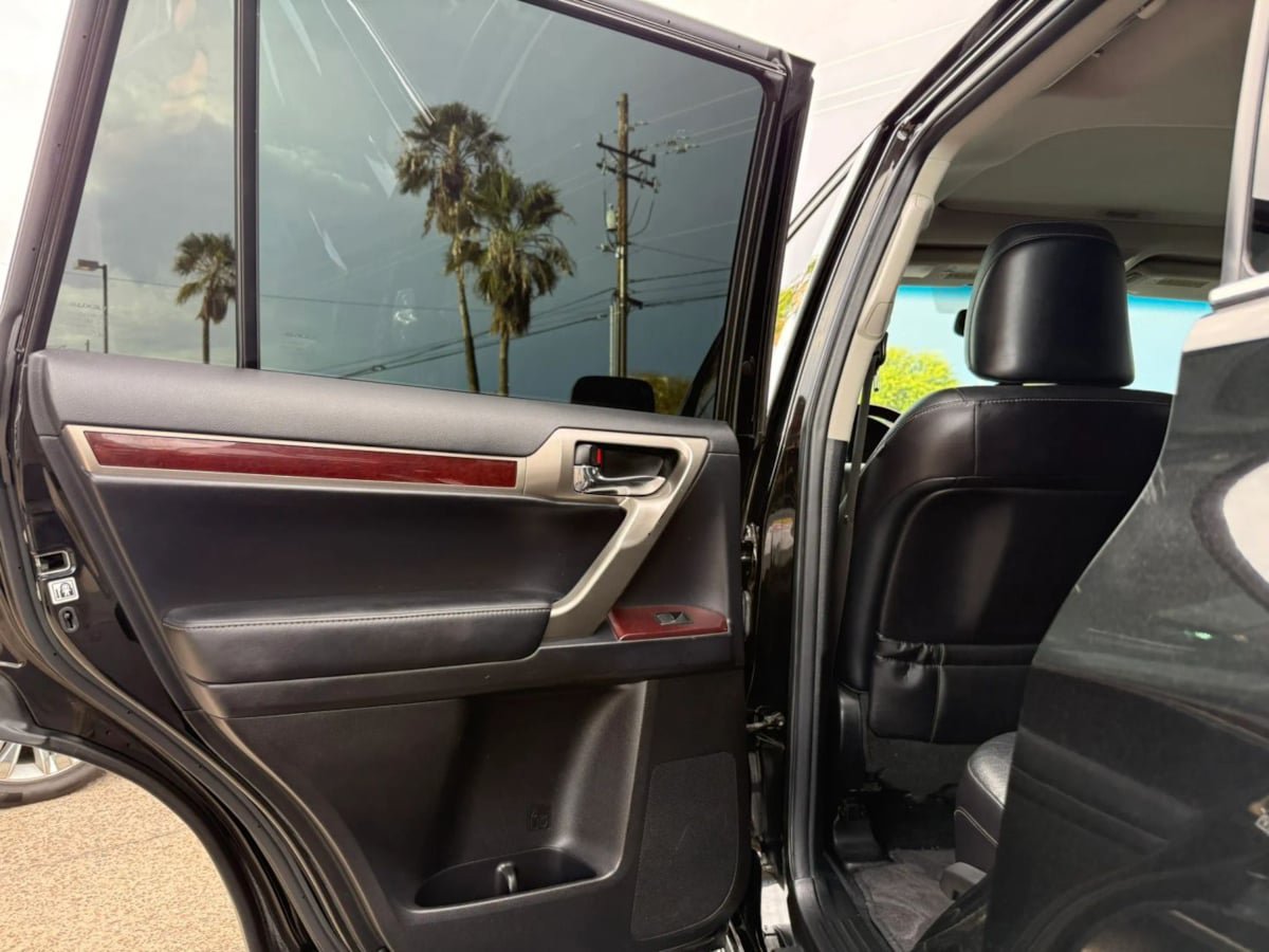 Used 2014 Lexus GX 460 w/ Premium Package AWD/4WD image 35
