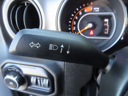 Used 2018 Jeep Wrangler Unlimited Sport S image 18