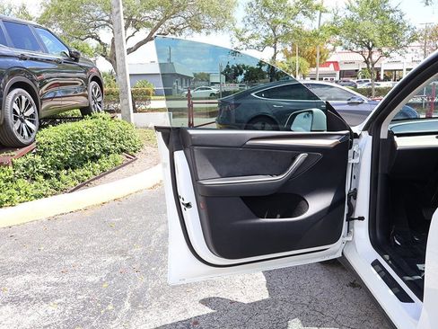 Used 2023 Tesla Model Y Long Range image 23