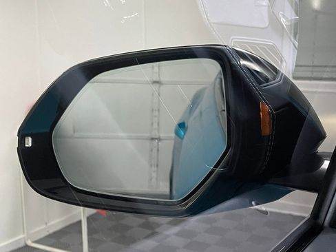 Used 2021 Lamborghini Urus image 21