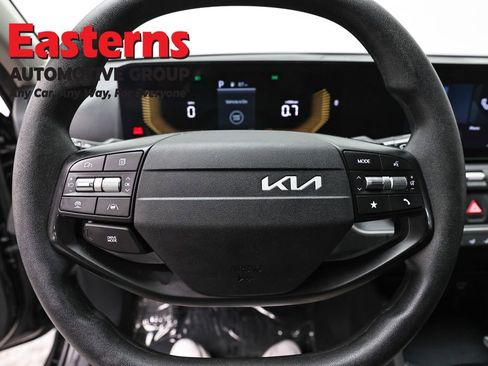 Used 2025 Kia K4 LXS image 10