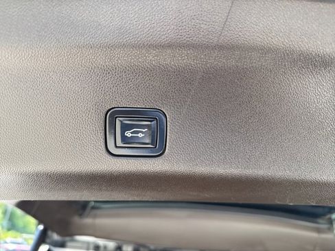 Used 2022 Chevrolet Suburban Z71 w/ Z71 Off-Road Package image 39