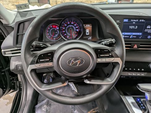 Used 2022 Hyundai Elantra SEL FWD image 20