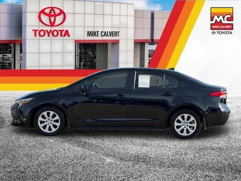 Used 2024 Toyota Corolla LE FWD image 2