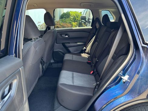 Used 2025 Nissan Rogue SV FWD image 28