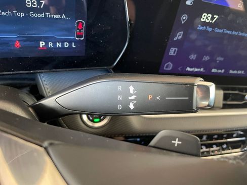 Used 2025 Chevrolet Equinox LT image 40