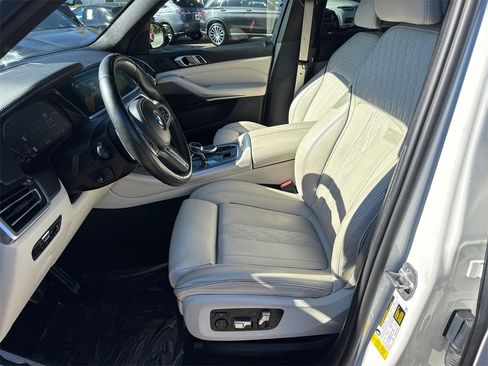 Used 2022 BMW X5 sDrive40i w/ M Sport Package image 9