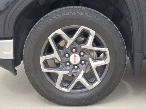 Used 2024 GMC Sierra 1500 SLT AWD/4WD image 11