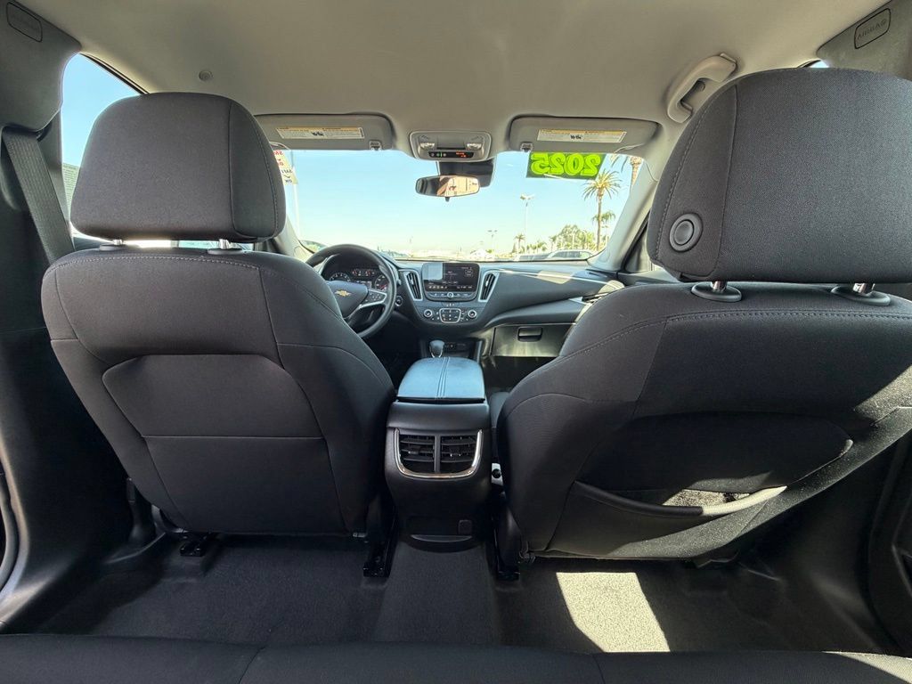 Used 2025 Chevrolet Malibu LT FWD image 13