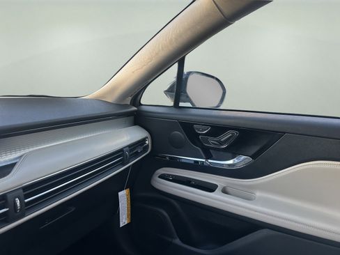 New 2026 Lincoln Corsair Premiere image 16