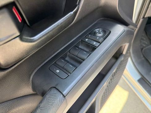 Used 2025 Toyota Tacoma SR AWD/4WD image 13