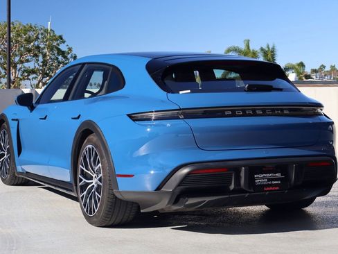 Certified 2022 Porsche Taycan 4 Cross Turismo image 3